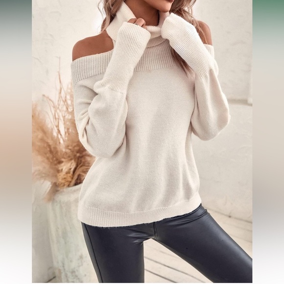 Slouchy Turtleneck Cold Shoulder Transcends Back- Ribbed Trim Cuffs Rare Sweater - Picture 9 of 11